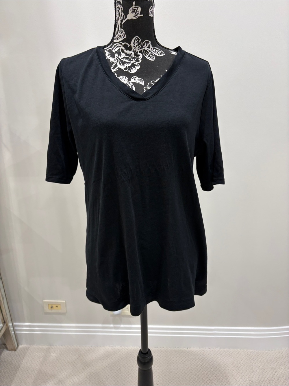 J Jill black Pima cotton black v-neck tee size large
